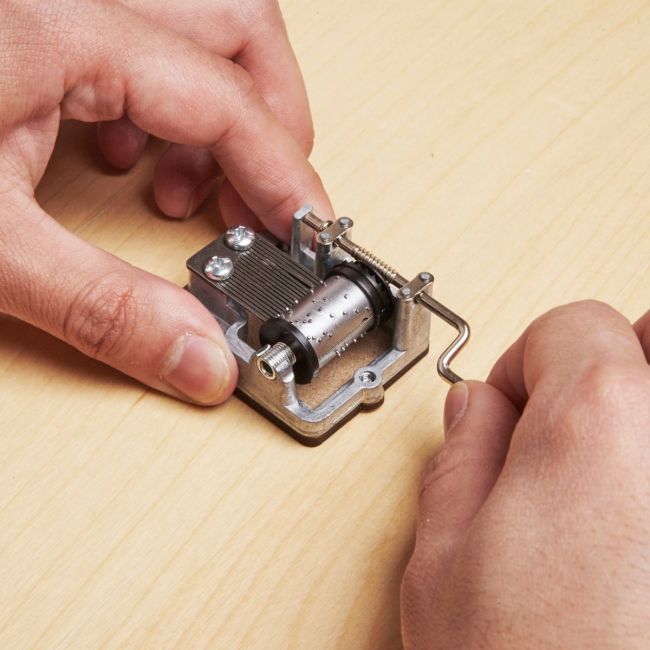 Hey Jude Crank Music Box